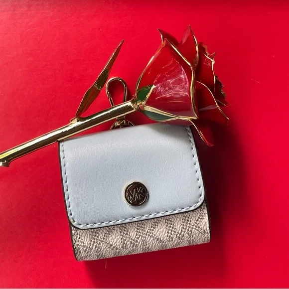 Michael Kors Airpods Case.Michael Kors Accessories. - Picture 4 of 15